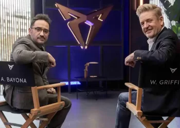 Cupra se lanza a la conquista del mercado de EEUU con J.A. Bayona de embajador>