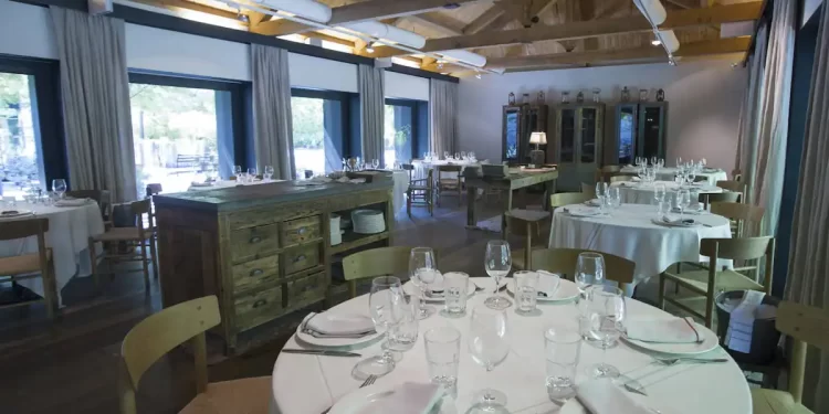 Dos encapuchados asaltan con una pistola el famoso restaurante Filandón de Madrid>