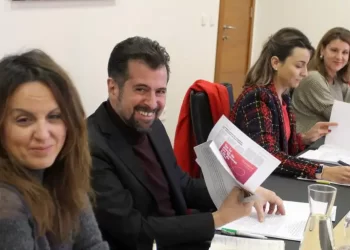 El líder del PSOE de Castilla y León también cree que Bildu es un partido «democrático y de izquierdas»>