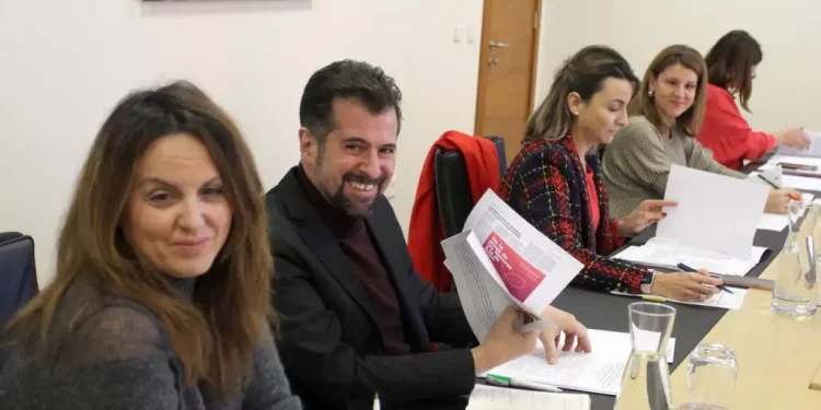 El líder del PSOE de Castilla y León también cree que Bildu es un partido «democrático y de izquierdas»>