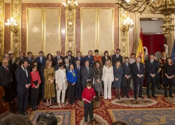 El PP y el PSOE se arrojan la Constitución en su 45º aniversario>