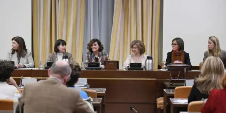 El PSOE y sus socios presidirán 26 comisiones parlamentarias y dejan al PP con 12>