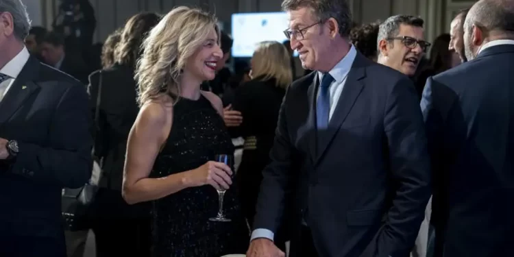 Feijóo entregará a Sánchez un texto firmado para reformar ya el artículo 49 de la Constitución>