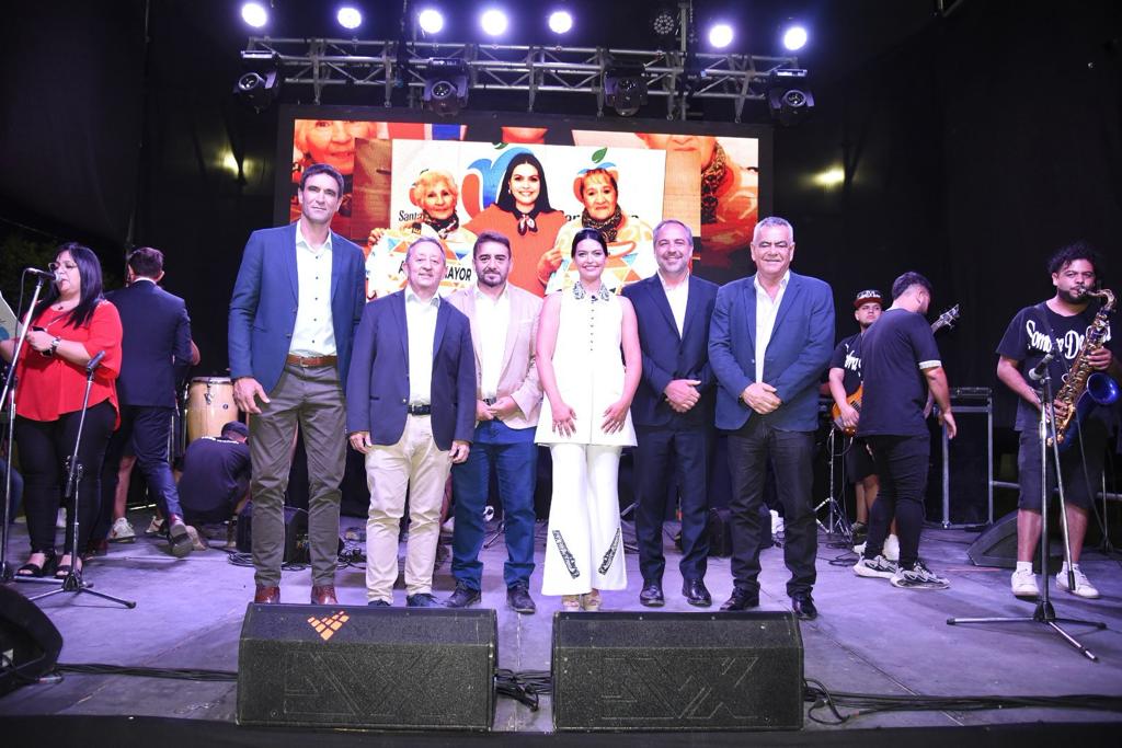 Flor Destéfanis asumió su segundo mandato como intendenta: “Nada va a detener el crecimiento de Santa Rosa”