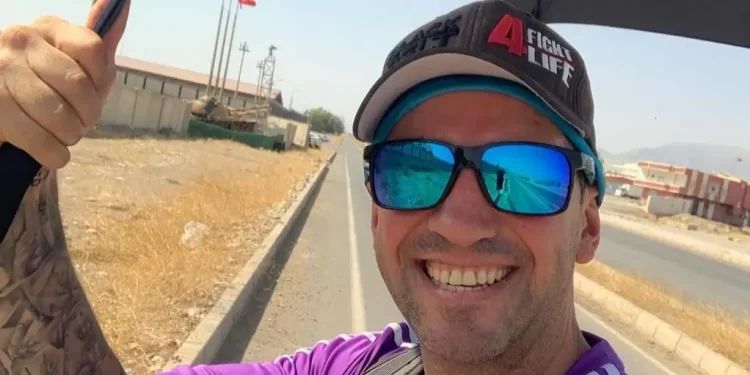 Irán libera al aventurero español Santiago Sánchez Cogedor tras más de un año encarcelado>