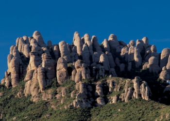La montaña catalana que obsesionó en su día a poetas, miembros del partido Nazi y es hoy punto de encuentro para ver ovnis>