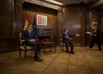 La reforma del artículo 49 emerge como primer y único pacto entre Sánchez y Feijóo en un mar de desencuentros>