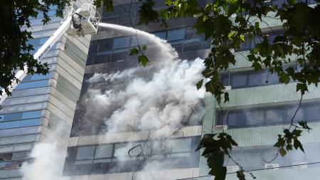 Las hipótesis detrás del incendio que se desató al lado de la Secretaria de Trabajo