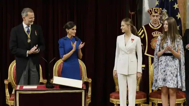 Los detalles del mensaje de Navidad del Rey: el guiño a Leonor en la única imagen del Salón de Audiencias>