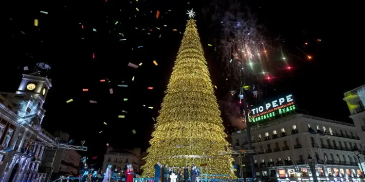 Luces de Navidad en Madrid: a qué hora se encienden, calles iluminadas y dónde están los árboles y los belenes>