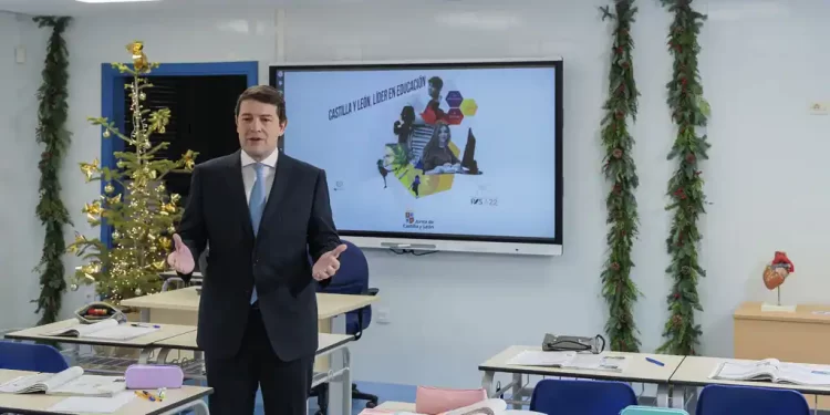 Mañueco advierte de que «no consentiremos privilegios insolidarios por intereses particulares»>