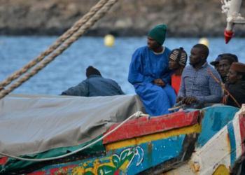 Salvamento parte al rescate de un cayuco con 66 personas en aguas cercanas a El Hierro>