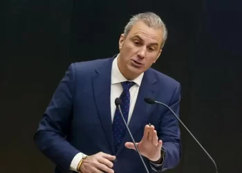 Sumar y Más Madrid piden a los presidentes del Congreso y Senado reprobar a Ortega Smith y exigir que dimita como diputado>