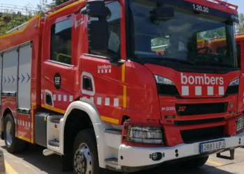 Una persona muere al incendiarse una vivienda en Barcelona>