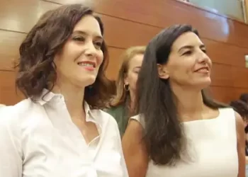 Vox dará su abstención a los presupuestos de Ayuso y apoyará la reforma de la ley LGTBI>