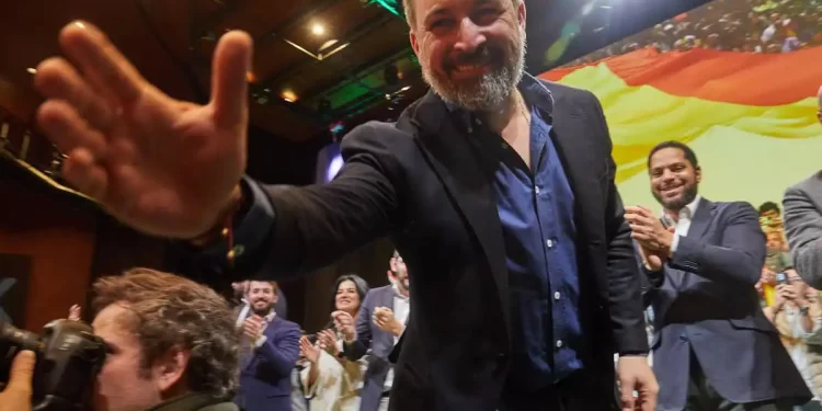 Abascal 2028: vítores para los relegados y críticas a los medios>