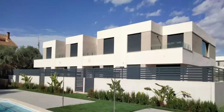 AEDAS Homes culmina con éxito su segunda promoción en el nuevo barrio de Nou Nazareth en San Juan de Alicante: Amaire Villas II>