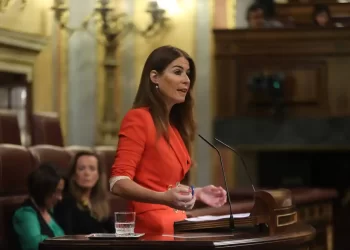 Carla Toscano (Vox) deja su escaño y será sustituida por una hermana de Esperanza Aguirre>