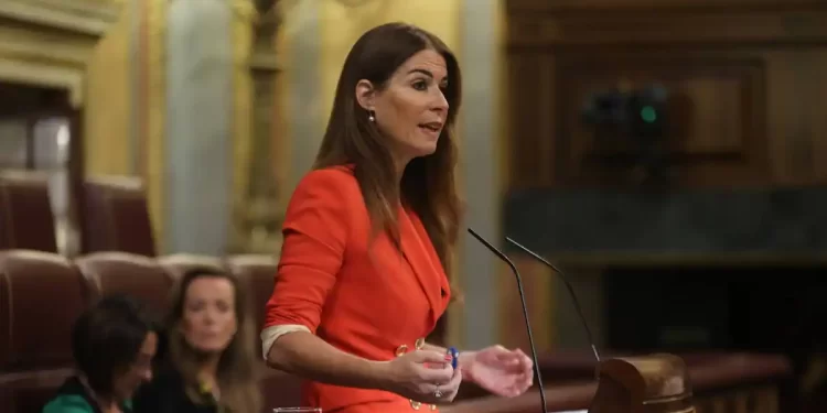 Carla Toscano (Vox) deja su escaño y será sustituida por una hermana de Esperanza Aguirre>