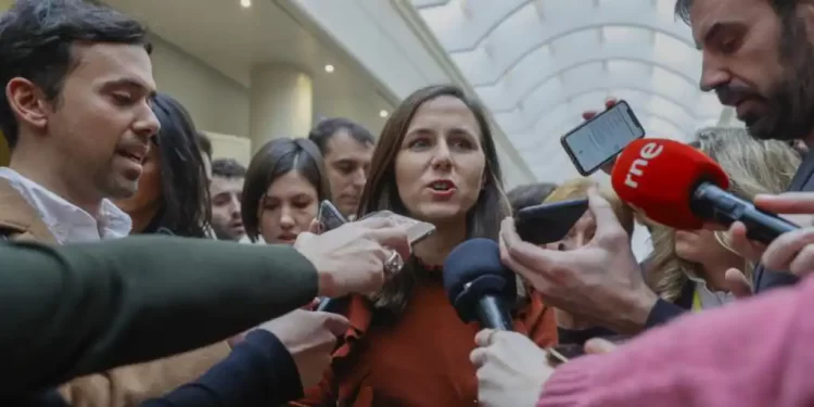 Díaz fracasa en su primer decreto y abre otra brecha a Sánchez>