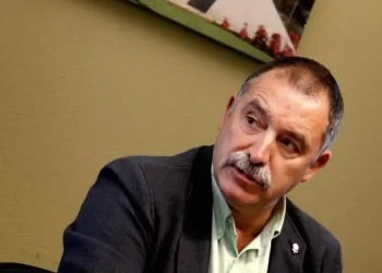 El alcalde comunista de Oleiros, a un concejal: «¡La madre que te parió, cerdo hijo de puta!»>