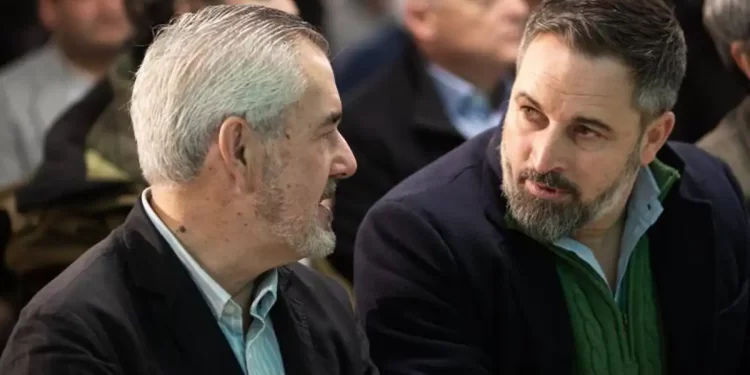 El candidato de Vox a la Xunta, abucheado por los afiliados de su provincia en presencia de Abascal>