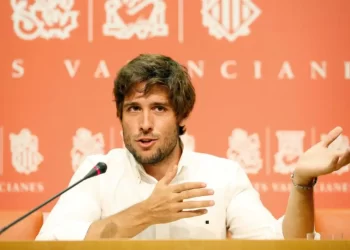 El concejal del PP Juan Carlos Caballero anuncia su boda con Javier Zamora>