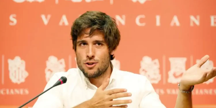 El concejal del PP Juan Carlos Caballero anuncia su boda con Javier Zamora>