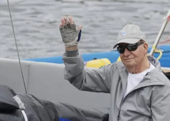 El cumpleaños de Juan Carlos I en Abu Dabi: con Los del Río, vino español y más de 100 amigos>