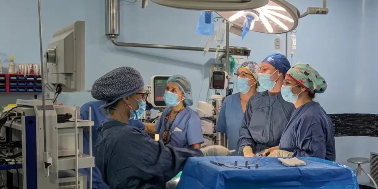 El hospital de Albacete implanta una técnica quirúrgica mínimamente invasiva en recién nacidos>