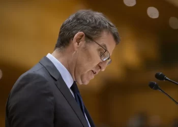 El PP pide la dimisión de una diputada de Sumar por compartir un mensaje en X que llamaba «subnormal» a Feijóo>