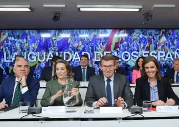 El PP pierde el miedo a la calle, deja atrás a Vox y planea «no dar respiro a Sánchez»>