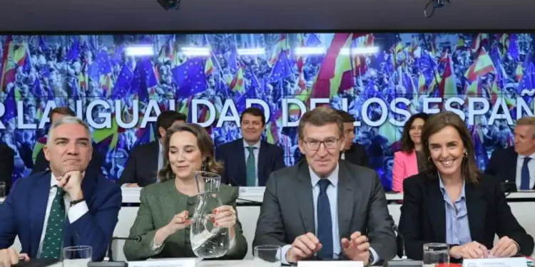 El PP pierde el miedo a la calle, deja atrás a Vox y planea «no dar respiro a Sánchez»>