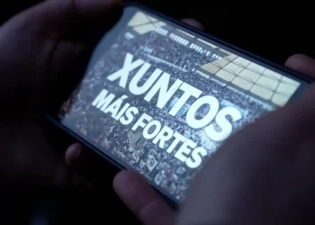 El PPdeG adopta como himno de campaña una versión propia del ‘Xuntos’ de Juan Pardo>