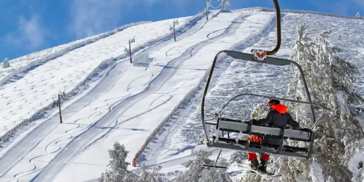 Estaciones de esquí en Madrid: cuándo abren, horarios, kilómetros esquiables y pistas abiertas>