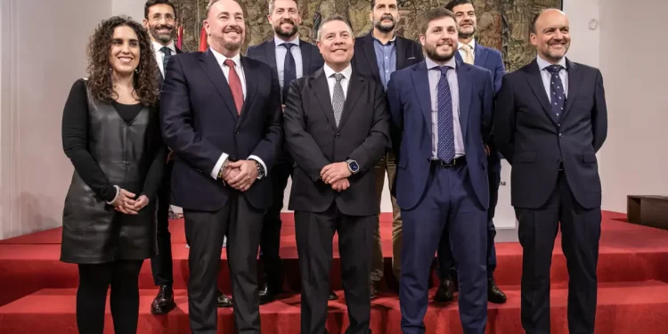 Estrategia de la Junta para frenar la «especulación»: 10.000 viviendas hasta 2028 en régimen de cooperativa>