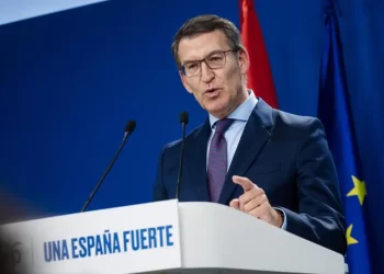 Feijóo llevará el decreto ómnibus al TC y ve inconstitucional la cesión de inmigración>