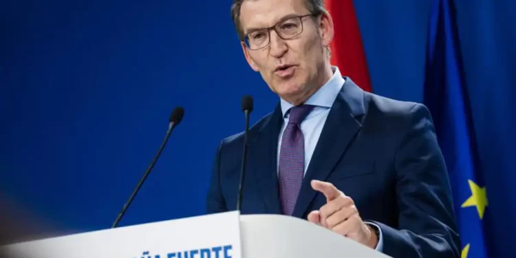 Feijóo llevará el decreto ómnibus al TC y ve inconstitucional la cesión de inmigración>