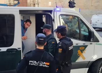 Íker, acorralado por la sentencia de un juez de menores que condena a su hermano Asier por el asesinato de Abraham>
