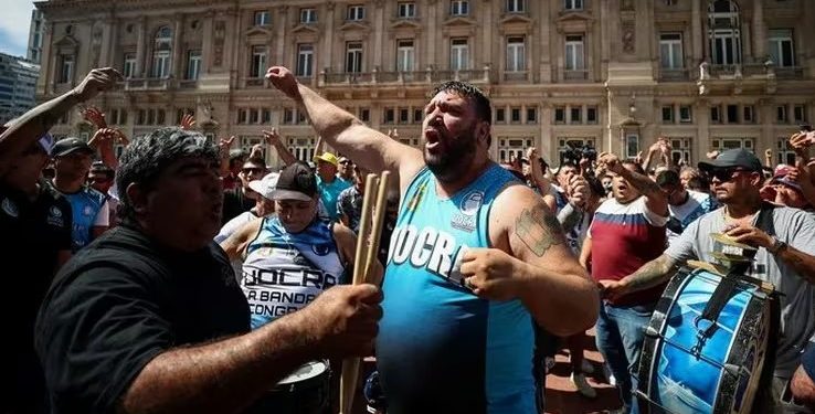 La CGT demostró su capacidad de movilización, pero se quedó a mitad de camino con el paro nacional