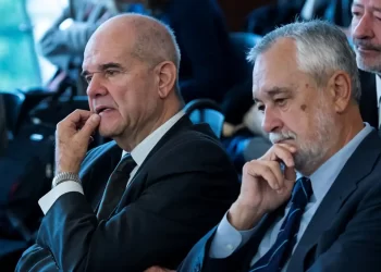 La Fiscalía pide al Constitucional que revise la condena de Chaves y Griñán por prevaricación>