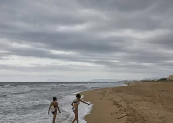 La Generalitat defenderá los derechos de los vecinos ante los deslindes que prepara el Ministerio en la costa de Tavernes de la Valldigna>