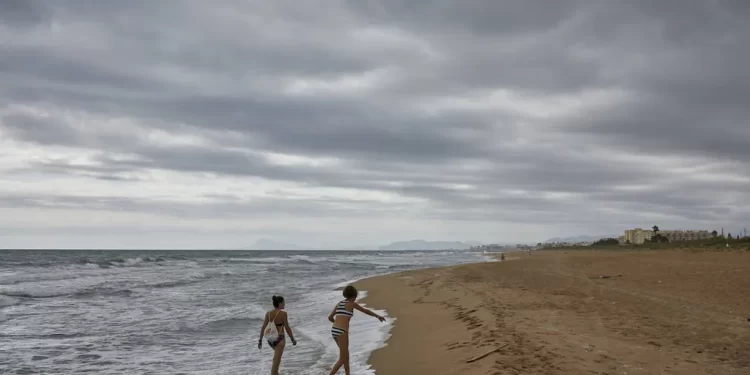 La Generalitat defenderá los derechos de los vecinos ante los deslindes que prepara el Ministerio en la costa de Tavernes de la Valldigna>