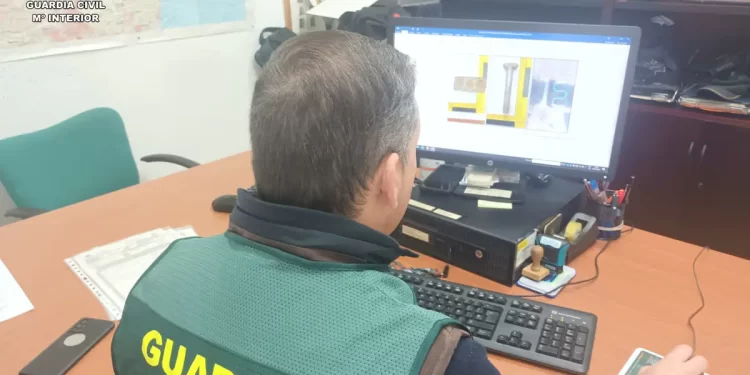 La Guardia Civil logra recuperar una tonelada de material ferroviario que se vendía en una chatarrería>
