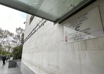 «Le obligaba a que le tocara la vagina»: una madre se enfrenta a cárcel por abusar de su hijo de siete años>