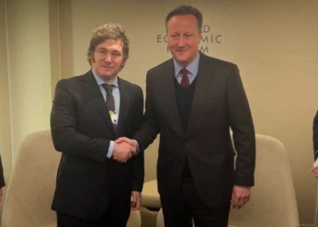 Javier Milei en el Foro de Davos: se reunió con el británico David Cameron por Malvinas e inversiones