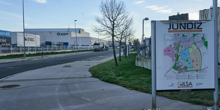 Mueren dos jóvenes de 18 y 21 años en un accidente durante una carrera ilegal en Vitoria>