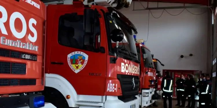 Rescatan a una mujer tras el incendio de su vivienda en Nerpio (Albacete)>