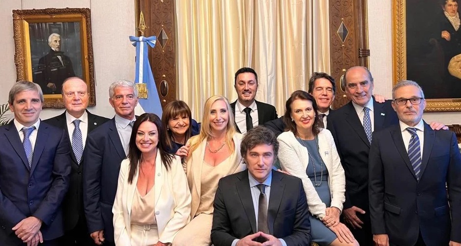 Reunión de Gabinete y asado “a la romana”: el domingo de Milei antes de viajar a Davos