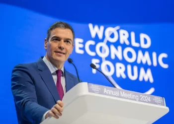 Sánchez lanza una advertencia distópica en Davos sobre el cambio climático, la IA y el declive democrático>
